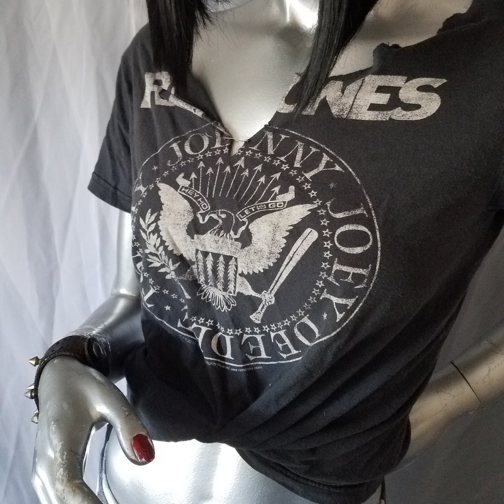 Ramones charcoal tee